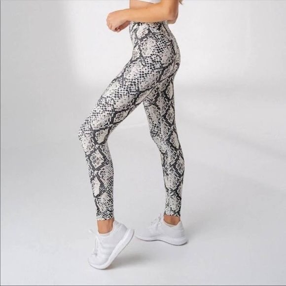 BALANCE ATHLETICA The Ascend Pant Legging in Black White Python Size M NWOT - Picture 3 of 11